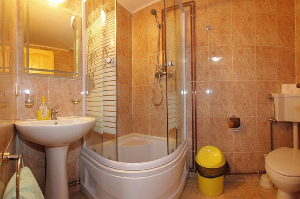 Pensiunea Sub Cetate La Matei Onceşti Quarto foto